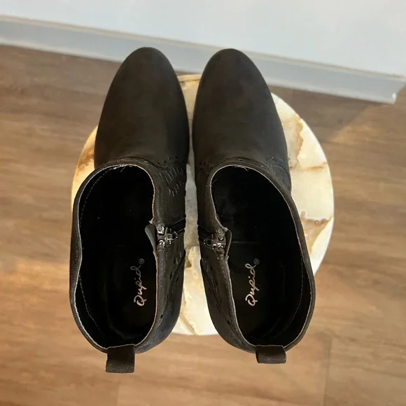 NWOT Qupid | Women’s Black Western Suede Booties 9 - Picture 7 of 12